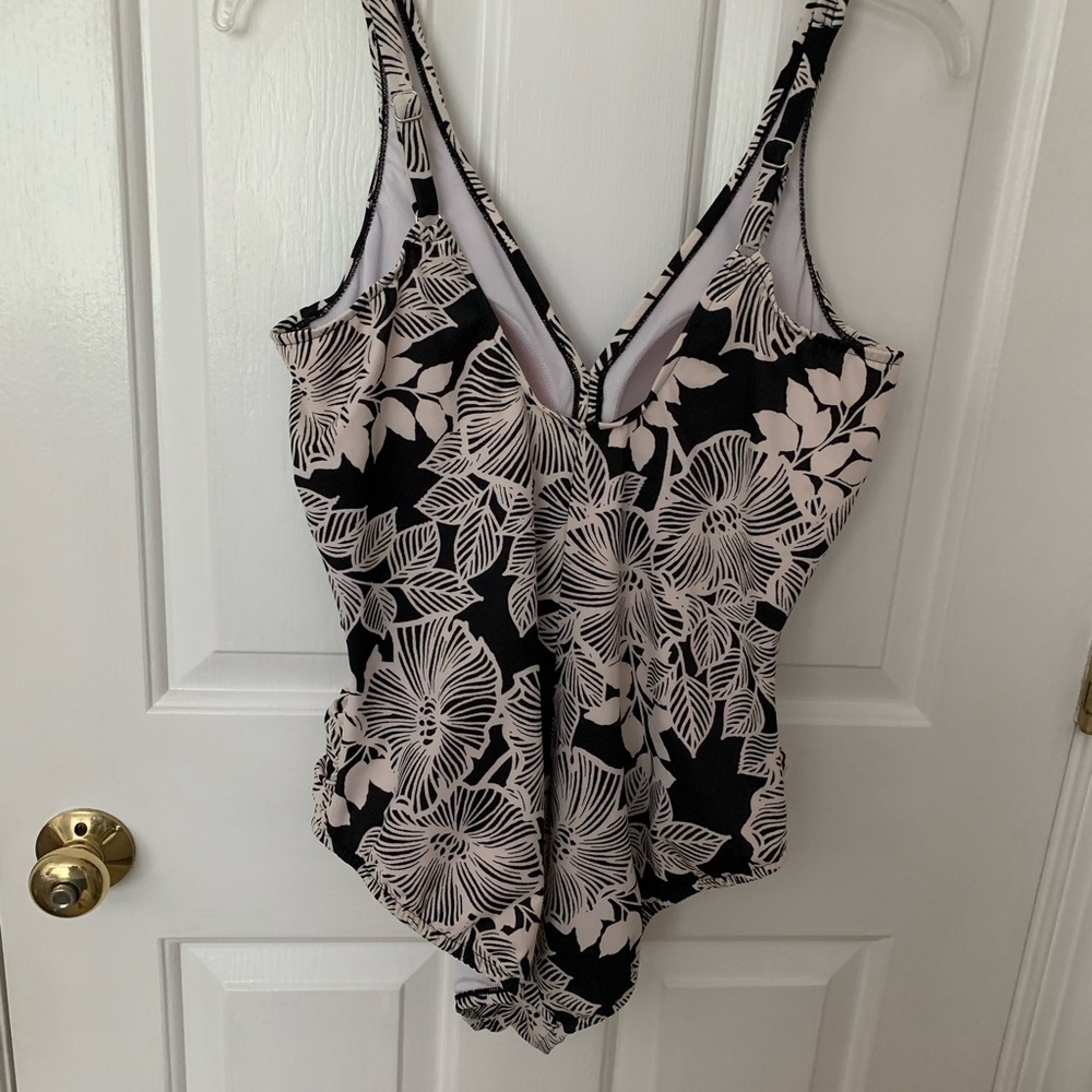 Bathing suit - Picture 2 of 5